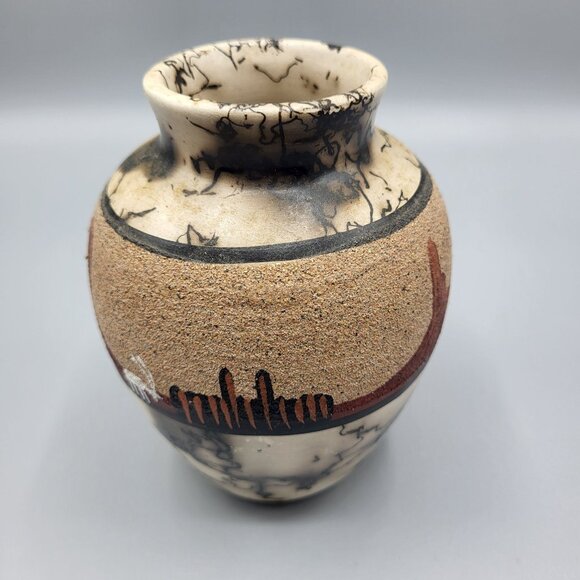 Signed Horse Hair Pottery Handcrafted Native American Vase Desert Scene Animals - Picture 11 of 15